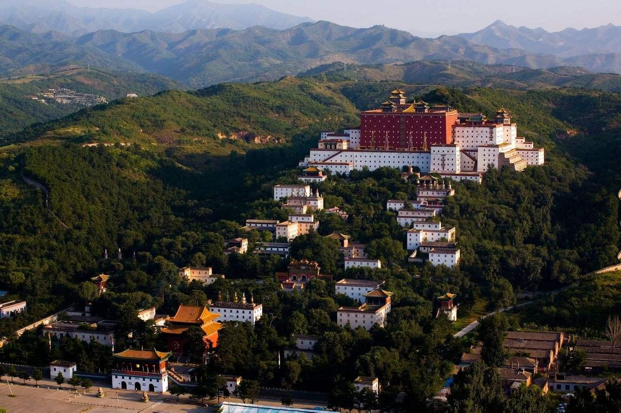 夜幕下的承德古城墙，承德古城光影印象