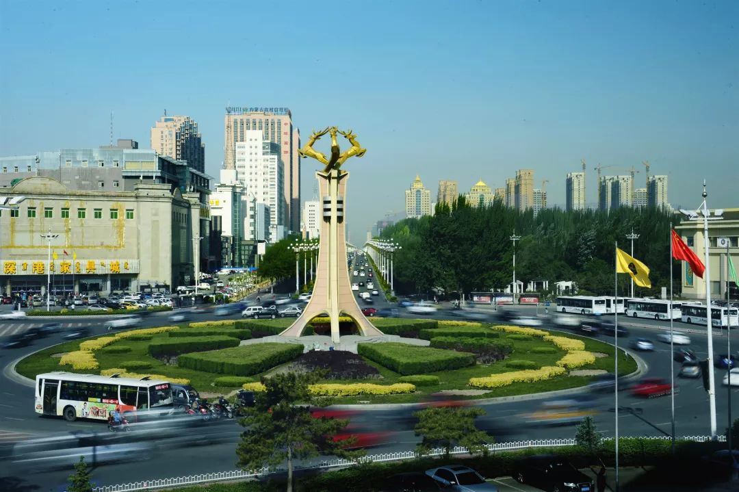 包头市领导与市民共话发展未来